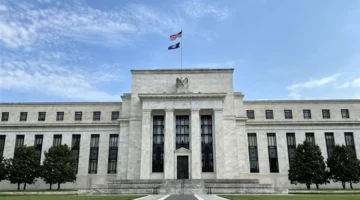 الفيدرالي الأمريكي يقرر مصير أسعار الفائدة في آخر اجتماع لعام 2025 مع توقعات بتخفيضها 1